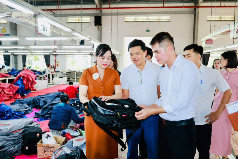 ĐOÀN KHẢO SÁT HĐND XÃ AN LÃO KHẢO SÁT VIỆC THỰC HIỆN CHÍNH SÁCH, PHÁP LUẬT VỀ LAO ĐỘNG